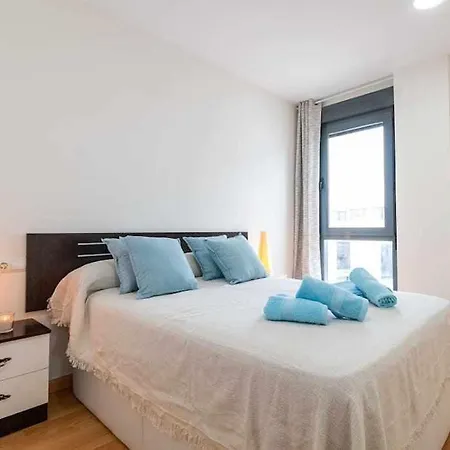 Moderno Tranquilo Con Piscina Y Jardin