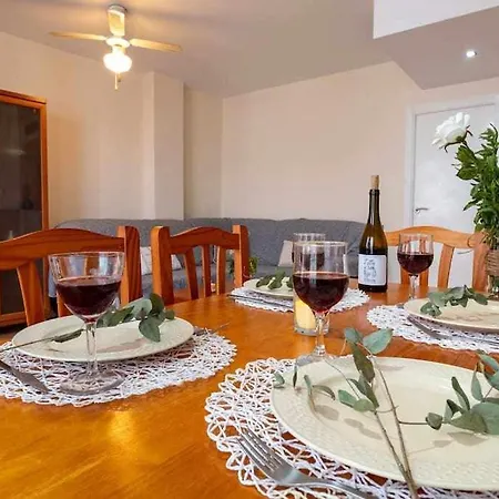 Moderno Tranquilo Con Piscina Y Jardin Apartman